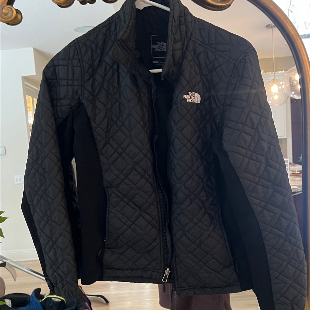 The North Face ladies Black Quilted Jacket